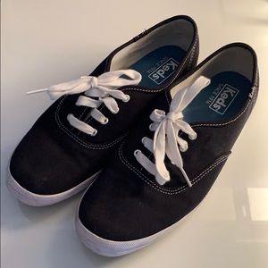 Keds Women’s Navy Lace-up size 8.5